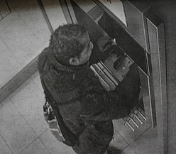 Dieses Bild stammt von einer Überwachungskamera einer Bankfiliale.