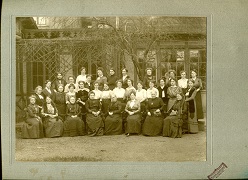 Frauen der Loge, um 1900, ZhL.kljpg