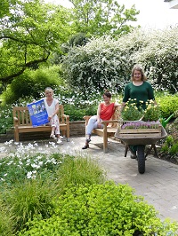 Frühlingsmarkt 2018  (v.li.) Sabine Müller, Nicole Hille, Verena Worbis. Foto Claudia Schwabe-Scharmann
