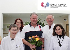 In Würzburg hat das Studienteam um Prof. Dr. Christoph Wanner (zweiter von rechts) den ersten Patienten bundesweit für die EMPA-Kidney Studie rekrutiert.  Deutsches Zentrum für Herzinsuffizienz Würzburg (DZHI)