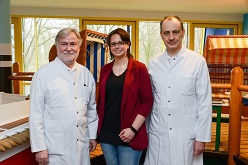 Informieren im Film über Gewebespenden: (v.l.) Hermann Josef Knobl, Nina Hecht und Dr. Eugen Sandica (Foto: Armin Kühn).