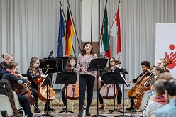 Preistraegerkonzert Besonderes Ensemble mit Celli und Sängerin. Foto Oliver Schaper