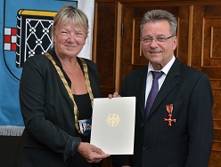 Professor Hans-Rudolf Jaskulsky erhält Verdienstkreuz am Bande