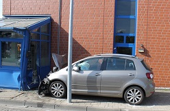 Spektakulärer Unfall mit hohem Sachschaden