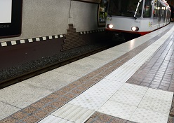Taktile Leitelemente Bahnsteig U-35