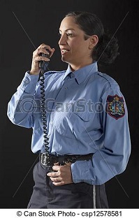 Telefonierende Polizeibeamtin, Symbolfoto