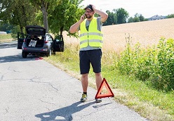 Wenn es gekracht hat: Unfallstelle sichern und Europäischen Unfallbericht ausfüllen. Bei Personenschäden immer die Polizei rufen. Foto: HUK-COBURG