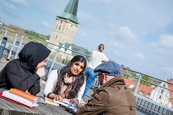 An der Universität Osnabrück wird der Masterstudiengang Berufsschullehramt ab dem Wintersemester mit dem zusätzlichen Fach Islamische Religion angeboten.  Foto: Simone Reukauf  Universität Osnabrück