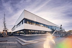 Campus der Handelshochschule Leipzig (HHL). Blick auf das Schmalenbach-Gebäude.  Fotograf: Daniel Reiche