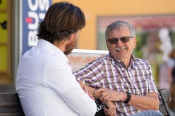 Die Science Bench bietet Bürgerinnen und Bürgern die Möglichkeit, sich ganz unkompliziert mit Forschenden der THD auszutauschen.  Lukas Haselberger  THD
