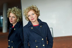 Engagiert sich für mehr Aufklärung über den Herzinfarkt, das Broken-Heart-Syndrom und die Rolle von Stress dabei: Lisa Ortgies, Journalistin und „Frau tv“-Moderatorin.  Foto: Andreas Kueppers / www.andreaskueppers.com