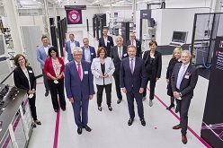 Gruppenbild mit MdB Christian Lindner, MdB Sandra Weeser und Friedhelm Loh, Inhaber und Vorstandsvorsitzender der gleichnamigen Group Rittal GmbH & Co. KG