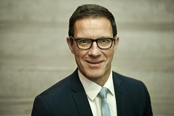 Prof. Dr. Kai-Oliver Schocke U.Wolf