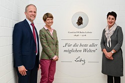 Prof. Dr. Jörg Overmann, Prof. Dr. Angela Ittel, Bettina Fischer (von links nach rechts)  DSMZ