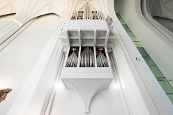 Die Schwalbennestorgel im Paulinum – Aula und Universitätskirche St. Pauli wird in diesen Tagen vollendet.  Christian Hüller