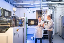 Wissenschaftler in Deutschland und Polen erforschen in einem von zwei internationalen Fraunhofer-Leistungszentren neue Technologien für den Einsatz von 3D-Druckverfahren in der Medizintechnik.  © ronaldbonss.com