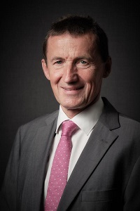 DGU-Präsident Prof. Dr. Dr. h.c. Arnulf Stenzl. Der Ärztliche Direktor der Klinik für Urologie, Tübingen, leitet die weltweit drittgrößte urologische Fachtagung in Stuttgart.  Bertram Solcher  DGU