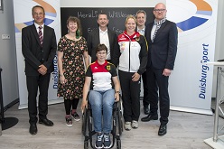 v. l. Thomas Konietzko, Präsident des Deutschen Kanuverbandes, Andrea Milz, NRW-Staatssekretärin für Sport und Ehrenamt, Jürgen Dietz, Betriebsleiter DuisburgSport, Tina Dietze, Olympiasiegerin und Weltmeisterin im Kanu, Sportdezernent Dr. Ralf Krumpholz, Oberbürgermeister Sören Link sowie vorne Katharina Bauernschmidt, Parakanutin.