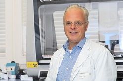 Prof. Dr. med. Johannes Hübner, Leiter der Abteilung für pädiatrische Infektiologie, Klinik und Poliklinik im Dr. von Haunerschen Kinderspital am LMU Klinikum LMU Klinikum München