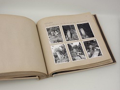 Bilder der Reise von 1934-1935 (Teilnehmer Alfons Bayrle, Adolf Ellegard Jensen, Helmut von den Steinen, Helmut Wohlenberg).  Steigerwald