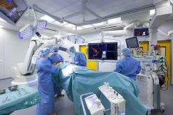 An den 29 Kliniken des Universitätsklinikums Ulm werden jährlich rund 50.000 Patient*innen stationär behandelt.