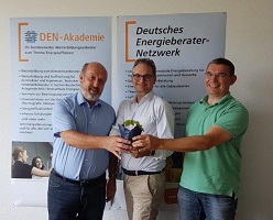 Besuch beim Deutschen Energieberater-Netzwerk in Offenbach: DEN-Bundesvorsitzende Dipl.-Ing. Hermann Dannecker, Oliver Stirböck MdL, und Peter Preisendörfer, stellvertretender DEN-Landessprecher für Hessen.  Foto: DEN