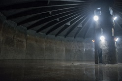 Der leere Trinkwasserbehälter