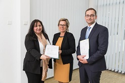 Projektleitung Prof. Galina Ivanova und Prof. Dominik Michalski mit Sachsens Gesundheitsministerin Barbara Klepsch (mittig) Universität Leipzig, Christian Hüller
