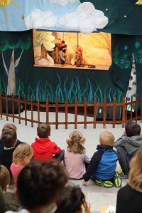 Ob Räuber Hotzenplotz tatsächlich unschuldig ist, fanden die kleinen Zuschauer*innen beim Figurentheater in der Klinik für Kinder- und Jugendmedizin heraus.  Foto: Universitätsklinikum Ulm