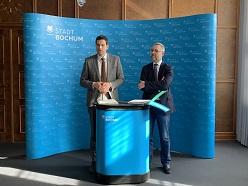 Oberbürgermeister Thomas Eiskirch und Umweltdezernent Dr. Markus Bradtke