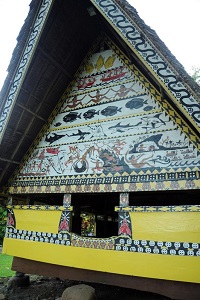 Die Fassade eines traditionellen Langhauses in Palau zeigt die Verbundenheit der Einheimischen mit dem Meer  Sebastian Ferse, Leibniz-Zentrum für Marine Tropenforschung