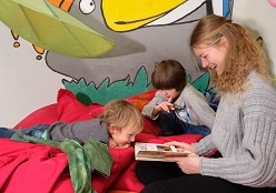 Das Projekt „Vielfalt im Lehramt und an Schulen“ (VieLeS) will bei Kindern und Jugendlichen den Spaß am Lesen und Schreiben wecken.  Paul-Philipp Militzke  ZLS, Paul-Philipp Militzke