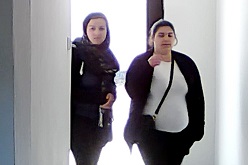 Wer kennt diese beiden Frauen?