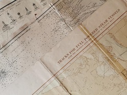 Karten waren – und sind bis heute – Grundlage der Navigation auf den Meeren. Gleichwohl zählen sie zu den bislang noch wenig erforschten maritimen Wissensdingen.  Mareike Heger  DSM / Mareike Heger