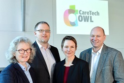 Sprecherinnen und Sprecher Prof. Dr. Annette Nauerth, Prof. Dr. Axel Schneider und Prof. Dr. Udo Seelmeyer gemeinsam mit Geschäftsführerin Claudia Weymann (3. v.l.) Fotografin Tamara Pribaten