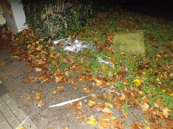 Gefahrensituation beseitigt! Zum Glück ist niemand bei diesem gefährlichen Eingriff in den Straßenverkehr verletzt worden.