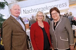 Schirmherrin Barbara Stamm (rechts, Vorsitzende der Lebenshilfe-Landesverbandes Bayern) mit Dr. Paul Reuther (AG Teilhabe) und Helga Lüngen (Geschäftsführerin der ZNS – Hannelore Kohl Stiftung) ZNS – Hannelore Kohl Stiftung
