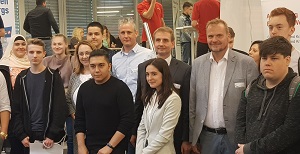 Foto der Veranstaltung mit Ralph Kalveram (2. v. r.) und Dr. Jens Stuhldreier (3. v. r.) 