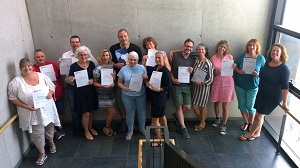 Die zertifizierten Mediatorinnen und Mediatoren mit ihrer Ausbilderin Monique Ridder (1. von rechts))