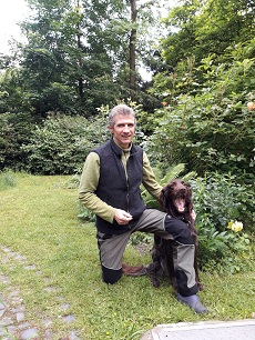 Stadtförster Axel Freude und sein Hund Gustav