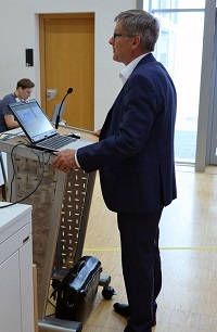 Prof. Dr. Josef Hofmann hielt seinen Vortrag als Webinar.  (637 KB, 1958 x 3000 Punkte)