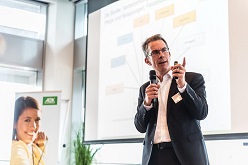 Prof. Zerth spricht auf dem