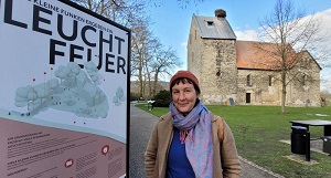 Sandra Holzinger gestaltete das Branding Design für Leuchtfeuer – vom Logo bis zu den Stelen-Tafeln.  HAWK