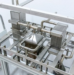 Vollständig automatisierter Prototyp eines 5 kW Methanolreformers des Fraunhofer IMM.  © Fraunhofer IMM