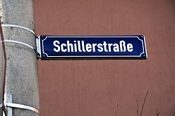 Goethe und Schiller gelten als zwei der bedeutendsten Dichter der deutschen Geschichte. Kein Wunder also, dass sie die beiden vordersten Plätze in der Liste der am meisten nach Personen benannten Straßen in Deutschland belegen.  Michael Hitzek