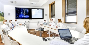 In Tumorboards besprechen Expertinnen und Experten verschiedener Fachrichtungen die bestmögliche Behandlung für jeden einzelnen Patienten.  Thomas Albrecht  Uniklinikum Dresden