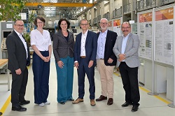 Senatorin für Umwelt, Klima und Wissenschaft zu Besuch am Leibniz-IWT: (v.l.n.r.) Prof. Rainer Fechte-Heinen, Dr. Britta Hamann, Senatorin Kathrin Moosdorf, Staatsrat Jan Fries, Prof. Udo Fritsching, Prof. Bernhard Karpuschewski  Ulrich Reiß  Leibniz-IWT