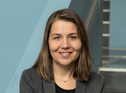 Die neue hsg-Pflege-Professorin Dr. Anne Roll hat das Ziel, die Gesundheitsversorgung, die Lebensqualität sowie das Wohlbefinden von Menschen mit Behinderung im Alter zu verbessern.  Foto: hsg Bochum