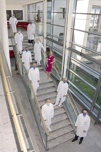 Geschäftsführerin Dr. Karin Overlack mit den HDZ-Spezialisten, die zu den besten in Deutschland zählen  (Foto: Marcel Mompour).  HDZ NRW