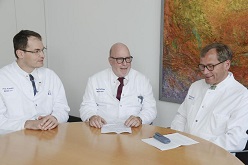 Klinikdirektoren des HDZ NRW im Dialog: (v.l.) Prof. Dr. Volker Rudolph (Kardiologie/Angiologie), Prof. Dr. Dr. h.c. Diethelm Tschöpe (Diabeteszentrum) Prof. Dr. Jan Gummert (Herzchirurgie) (Foto: Marcel Mompour).